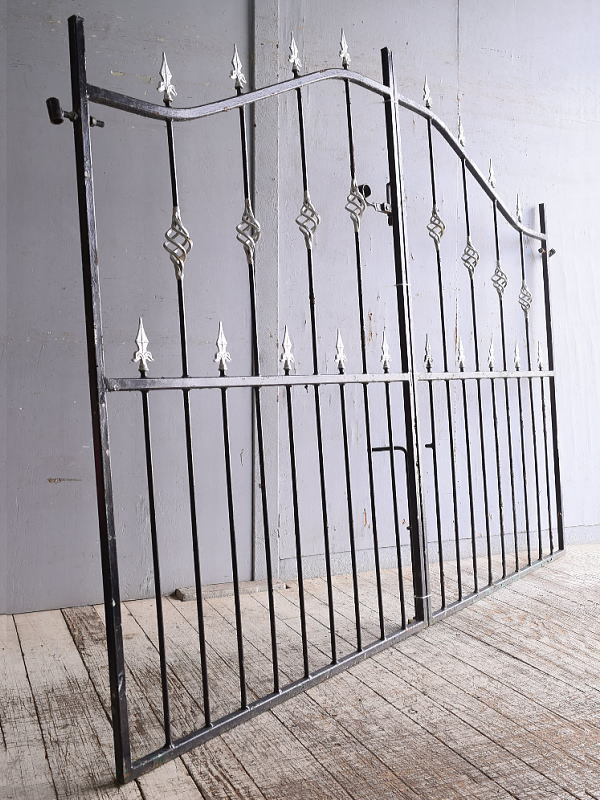 イギリスアンティーク アイアンフェンス ゲート柵 ガーデニング 11372