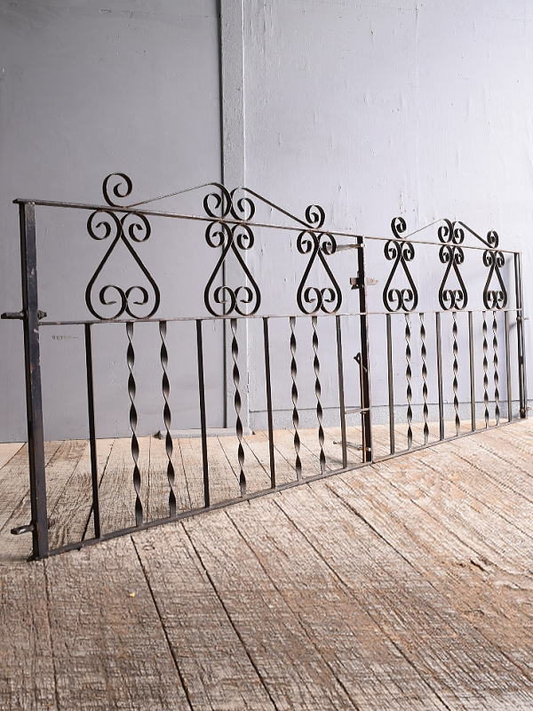 イギリスアンティーク アイアンフェンス ゲート柵 ガーデニング 11953
