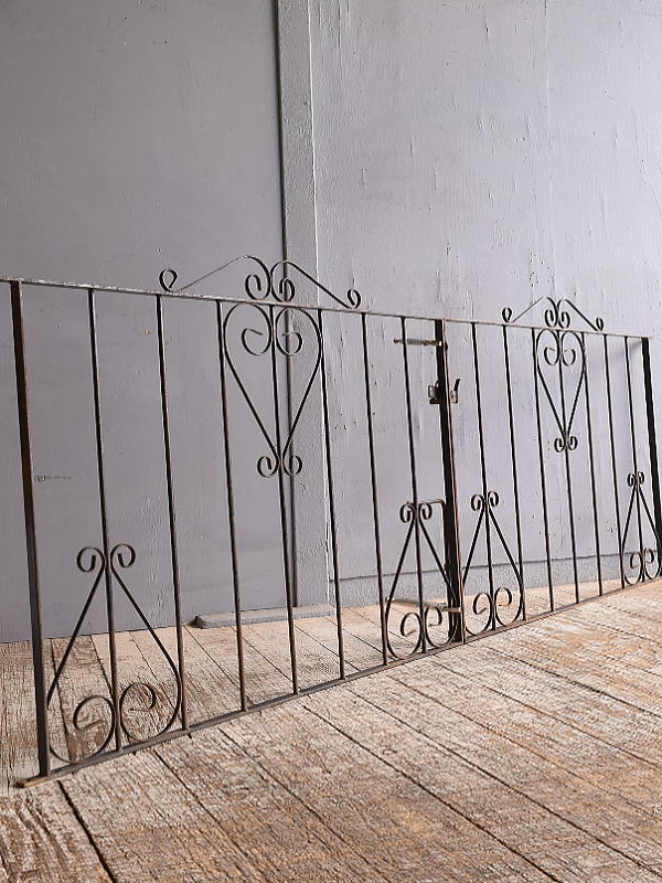 イギリスアンティーク アイアンフェンス ゲート柵 ガーデニング 12328