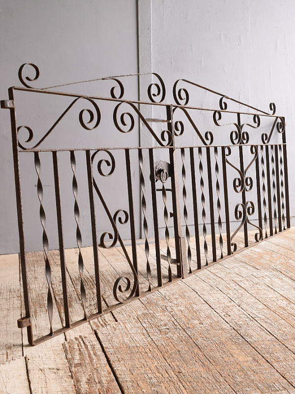 イギリスアンティーク アイアンフェンス ゲート柵 ガーデニング 12331
