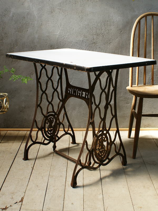 イギリス アンティークミシン脚テーブル SINGER 送り出す 足踏み  