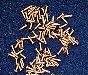 ミニ釘（真鍮、2.4mm x 直径0.5mm)（約100本入り）