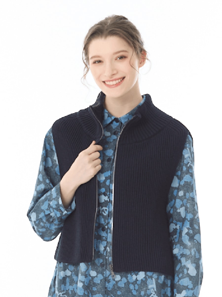 軽量ウール混ニットベスト