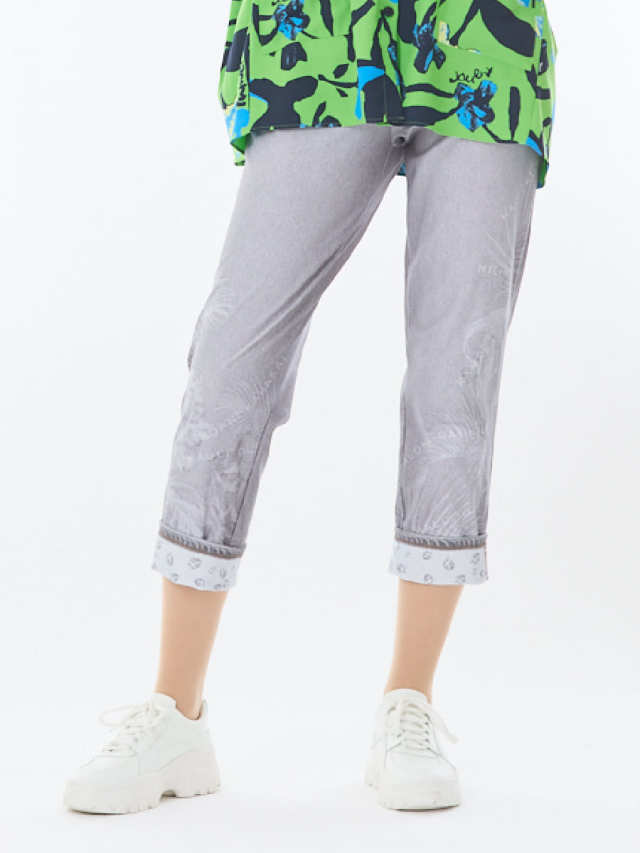 ストレッチデニム風プリントパンツ