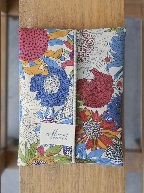 Double Spica ドゥーブルスピカ 英国リバティ生地のポケットティッシュカバー Floret London フローレットロンドン リバティプリント ポケットティッシュカバー スモールスザンナ ブラウン