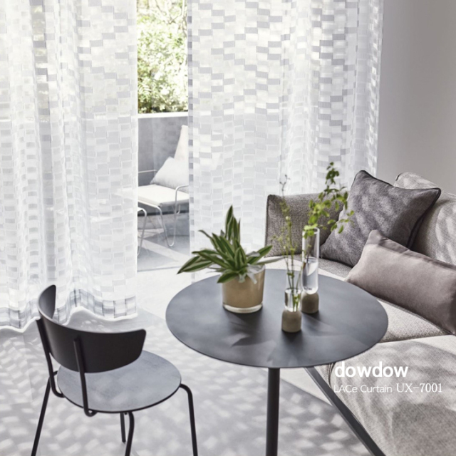 イタリアンモダン】フロントカットのモザイクタイル柄のレースカーテン