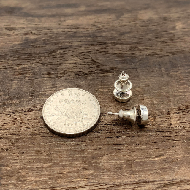 サンストーン✴一等星ピアス SV925プラネットピアス(蟹座/月/ムーンストーン) | ÜME Online