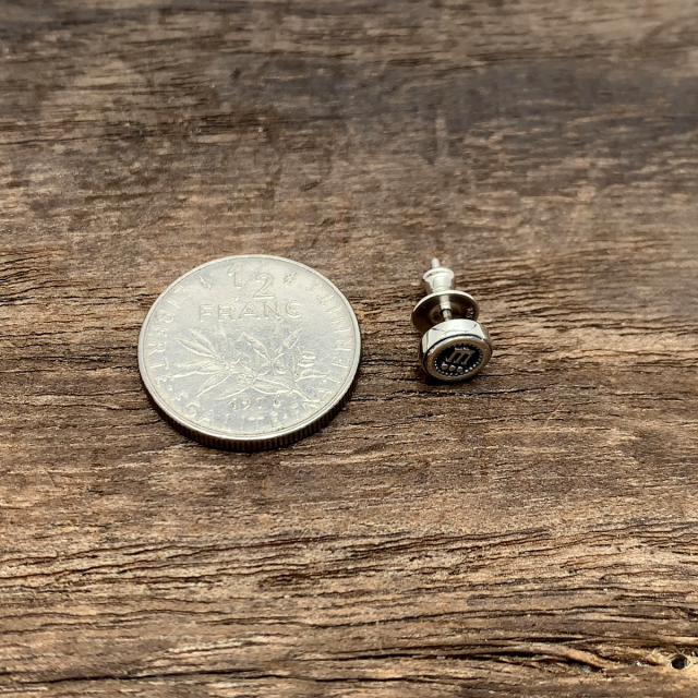 エリテ シルバー カーブ エンブレム ピアス M カーブシールドピアス - アクセサリー通販 | 人気レディース