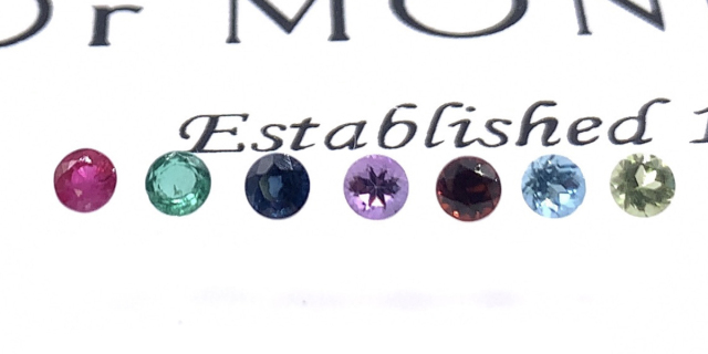 薔薇ピアスに入る天然石