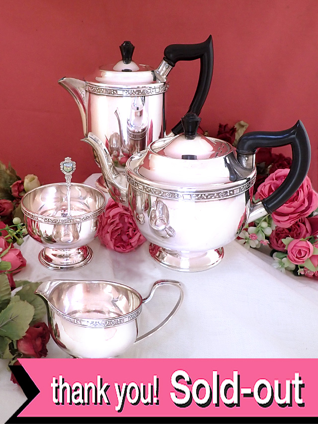 ★３５％OFF★＜英国銀器：VINERS＞１９３０年代：優雅なアールデコデザイン♪銀器の名門「ヴァイナース」のシルバープレート（純銀メッキ）のティーポットセット「４点セット：ティースプーン付」；通常価格23800円→