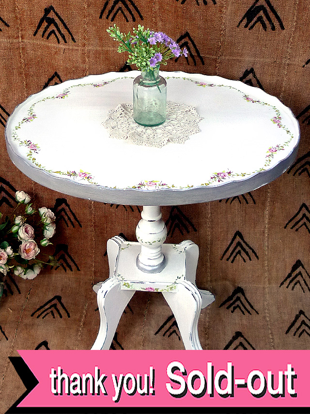 ＜英国ビンテージ＞愛らしいバラのトールペイント♪ロマチックな白いコーヒーテーブル