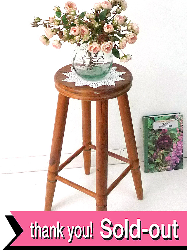 １９２０年代：分厚いオールドパインのとても大きなラウンドスツール