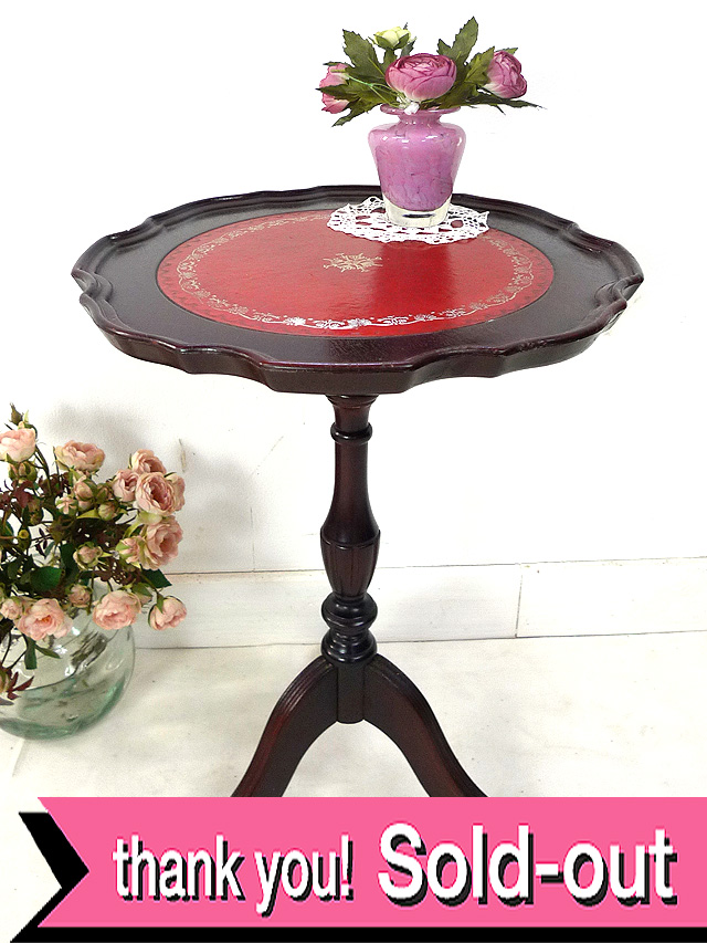 １９３０年代：赤い革張りの天板♪優雅なオールドオークのコーヒーテーブル