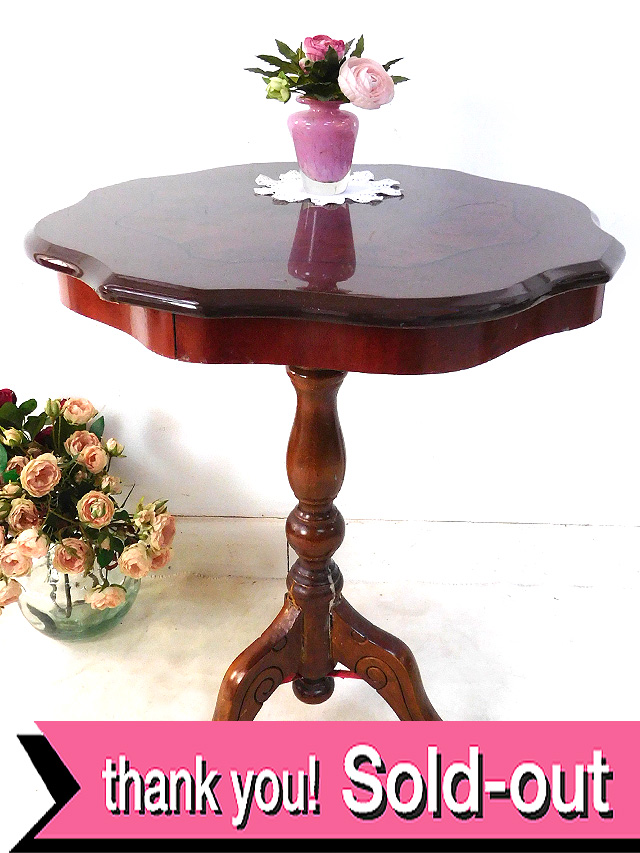 ＜イタリア製＞１９５０年代：木目の美しい象嵌細工♪優雅なマホガニーの大きめコーヒーテーブル