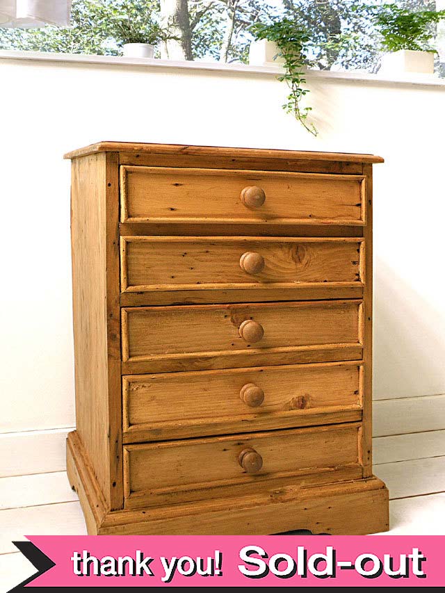 ＜英国オールドパイン家具＞長い時が暖かな無垢の５段チェスト