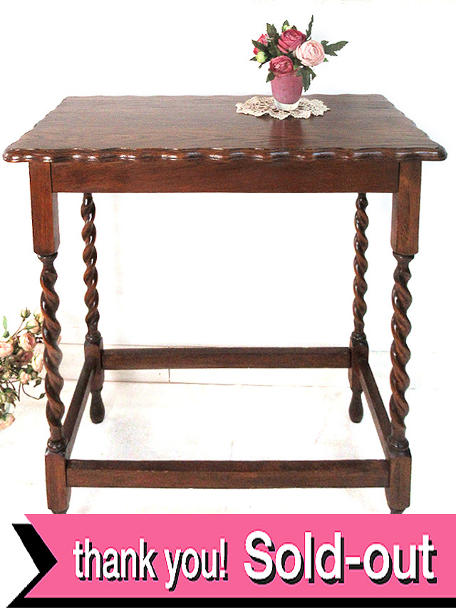 １９３０年代：ネジリン棒のツイストの4本の足♪オールドオークが美しいテーブル