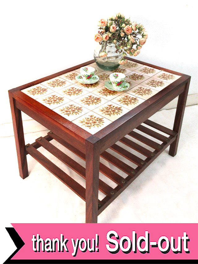 １９３０年代：英国カントリーサイドのお花のアンティークタイル♪しっかりとしたオールドオークの木製テーブル