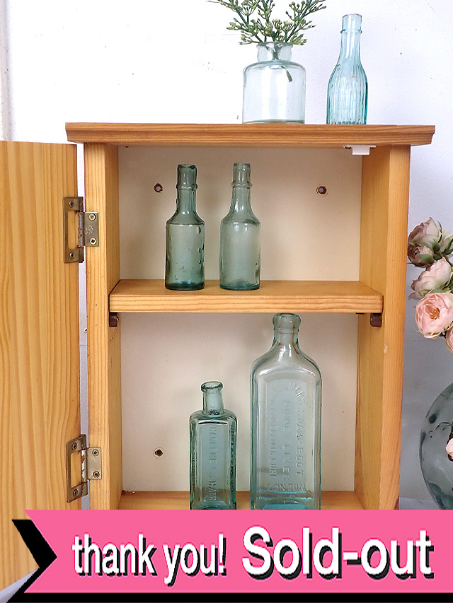 ＜英国ビンテージ＞パイン材が暖かい♪使いやすいサイズのバスルームキャビネット