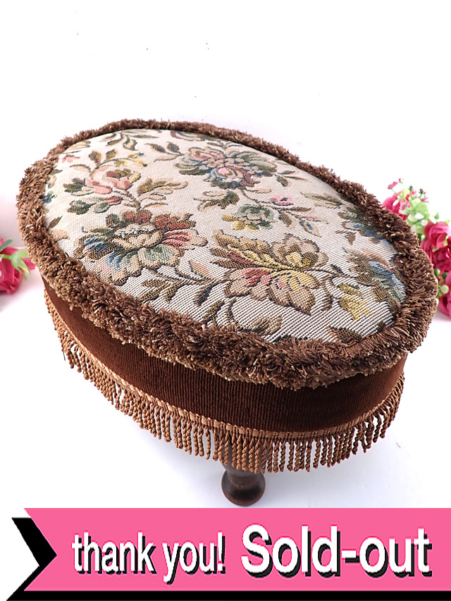 １９３０年代：お花模様のゴブラン織り♪フリンジも優雅な英国アンティークのフットスツール