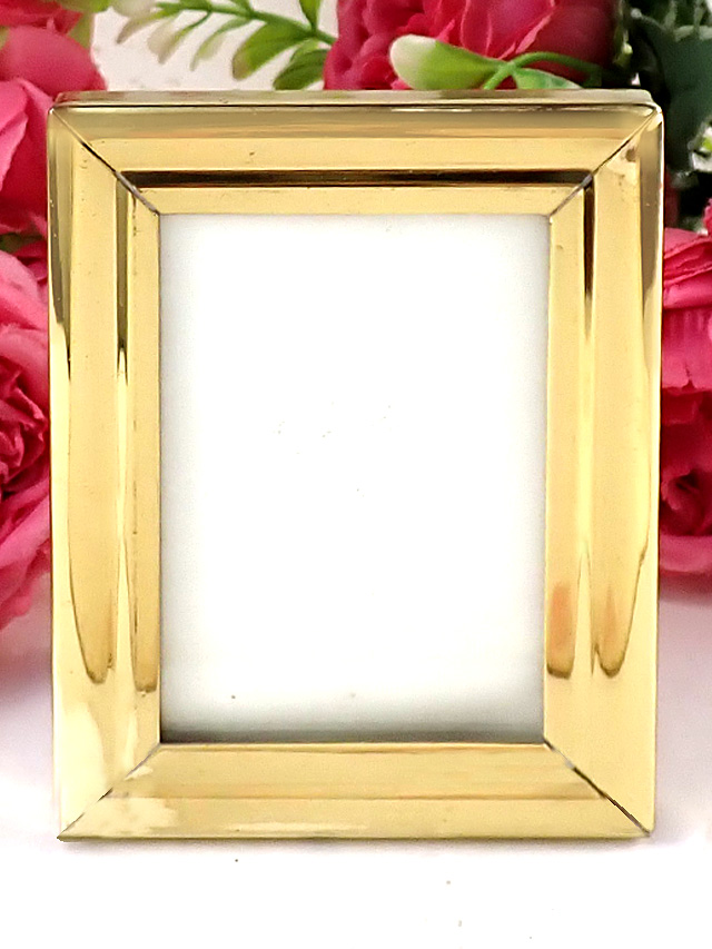 ＜英国ミッドセンチュリー＞優雅な真鍮細工♪金色が美しいスモールサイズの長方形のフォトフレーム