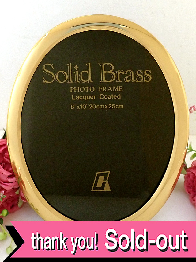 ＜英国ミッドセンチュリー＞優雅な真鍮細工♪金色が美しい無垢の真鍮の楕円形のとても大きなフォトフレーム