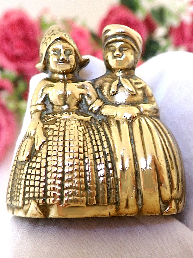 １９3０年代：伝統的な服を着たカップル♪珍しい無垢の真鍮の可愛いサイズの置物