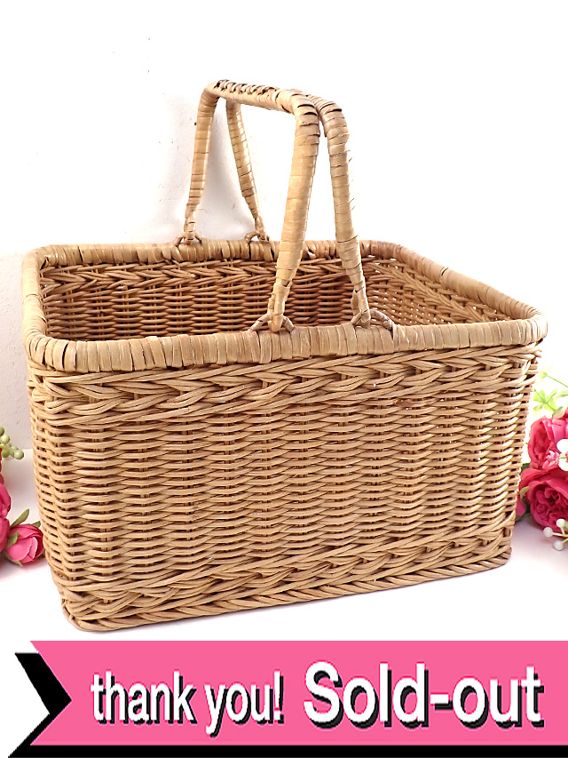 ＜英国ハンドメイド＞カントリーな英国の可動式持ち手付のしっかりとしたバスケット