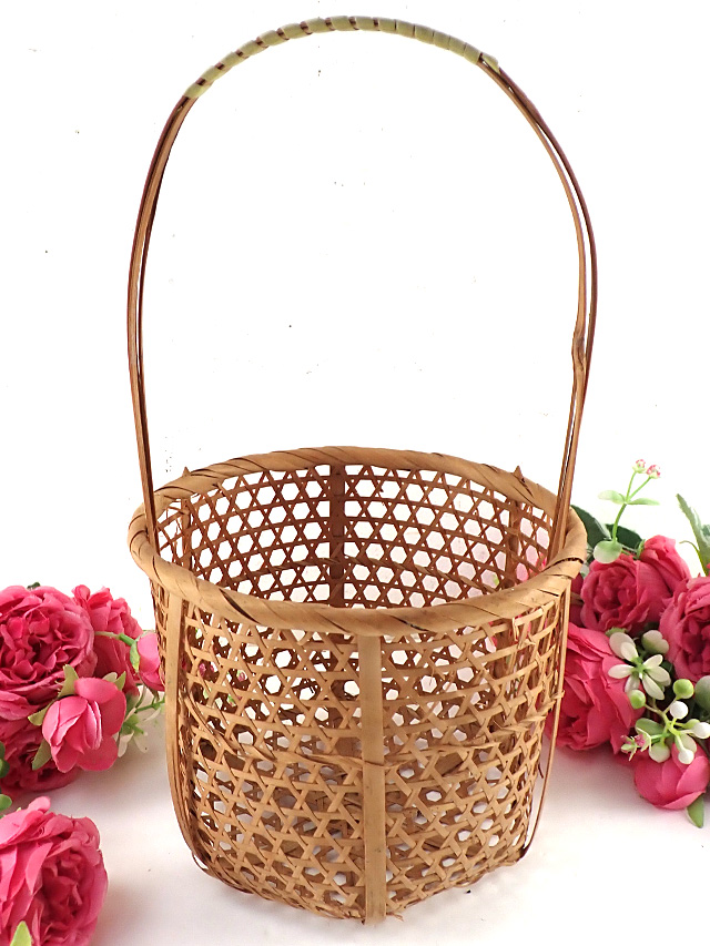 ＜英国ミッドセンチュリー＞英国カントリーサイド御用達♪英国の持ち手付の小ぶりなバンブーバスケット