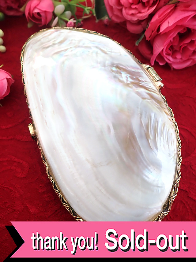 ＜英国パーティバッグ＞超レア♪全体がとても大きなマザーオブパール（白蝶貝）♪英国のすばらしいパーティバッグ