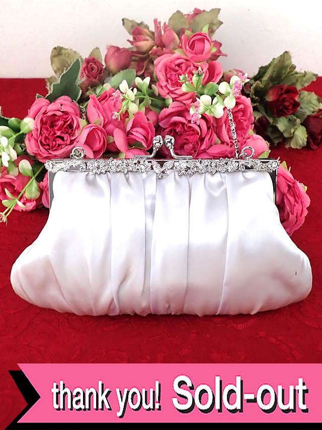 ＜Farfalla＞美品♪輝くシルバーファブリック♪全体が銀色に輝く英国のすばらしいパーティバッグ