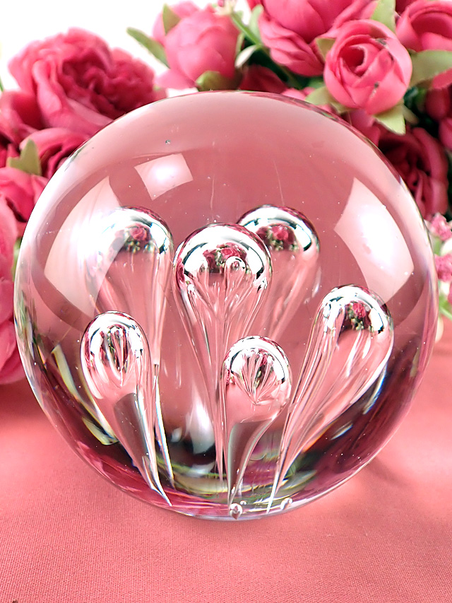 ＜英国ハンドメイド＞特大♪透き通るような透明ガラス♪大きな気泡が惑星のようなとてもとても大きなペーパーウェイト