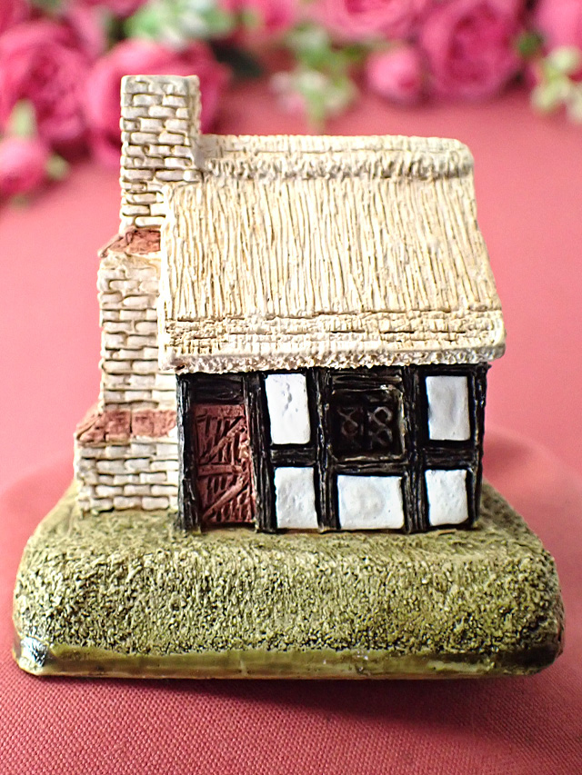 ＜Lilliput Lane＞「Toll House」♪料金所という名前のチューダー様式のラブリーなカントリーコテージのフィギュア