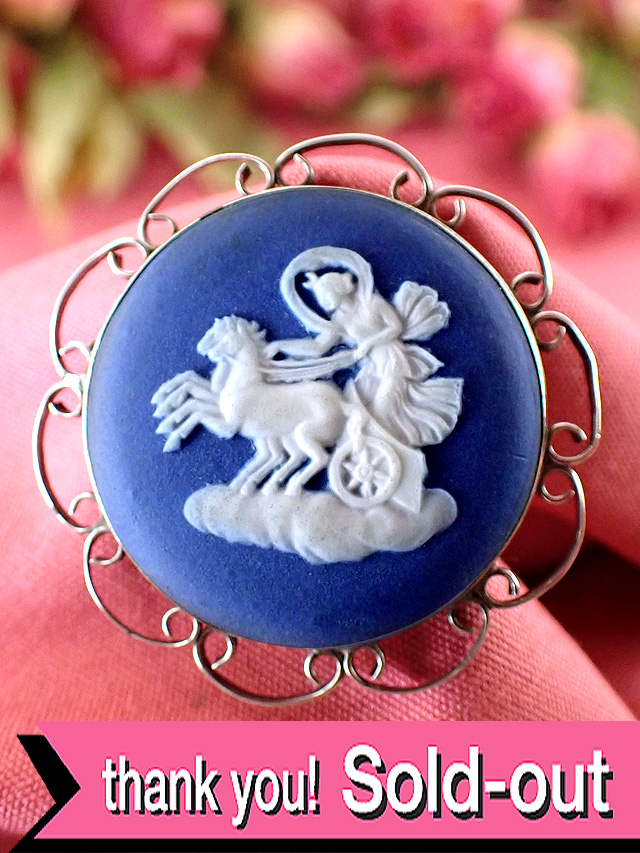 ＜英国スターリングシルバー：ウェッジウッド＞レア♪天空の馬車を駆る女神様♪貴重なロイルブルージャスパーの大きなブローチ