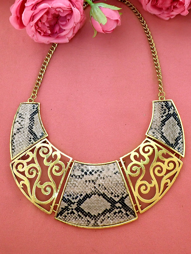 ＜英国ミッドセンチュリー：レア♪＞真鍮細工が美しい大きなモチーフ♪無垢の真鍮が優雅な工芸品のようなネックレス