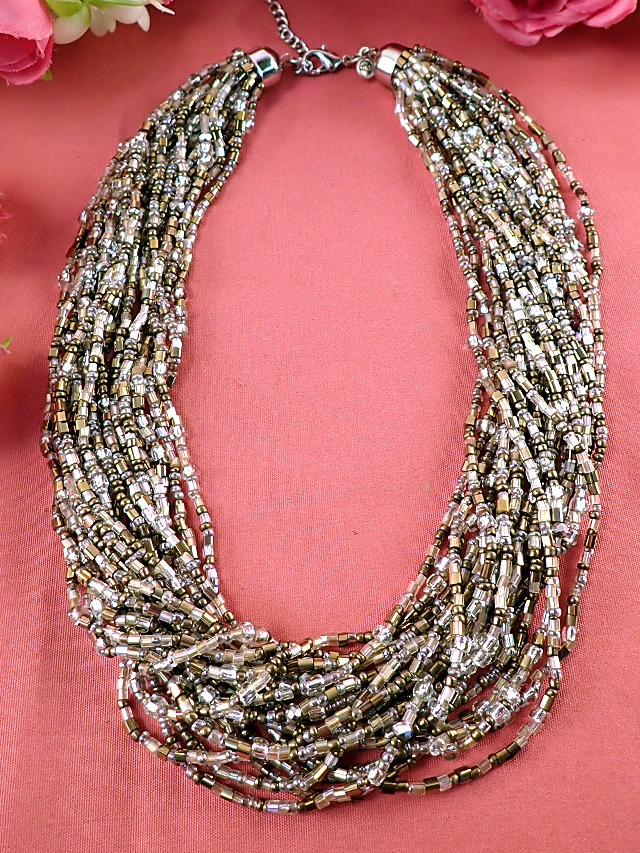 ＜Marks&Spencer＞チェーン全体がヨーロピアンガラスビーズ♪マークス＆スペンサーの２０連のネックレス