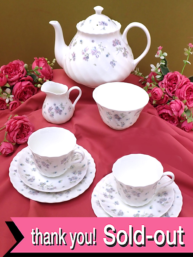 ＜廃盤レア♪ウェッジウッド＞「APRIL FLOWERS」やさしい忘れな草♪「エイプリールフラワーズ」愛らしいお花たちのティーフォーツー「９点セット：トリオ専用スタンド2個付」