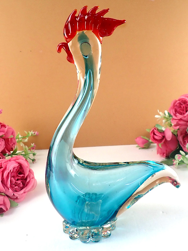 ＜英国ハンドメイド＞透明度の高い水色のクリスタルガラス♪手仕事のカットガラスがきれいな大きなニワトリさんの置物