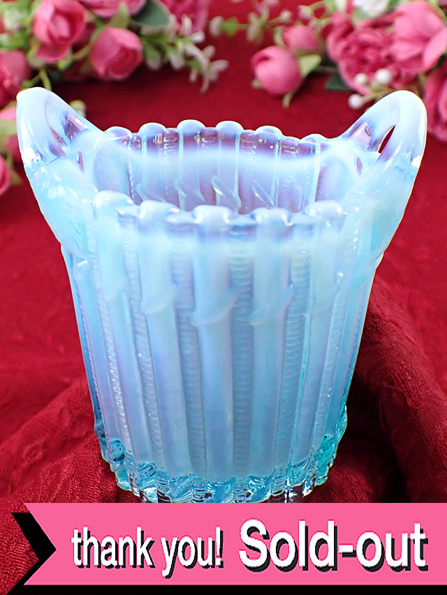 １９3０年代：超レア♪とても貴重で珍しいOpalescent Glass♪乳白色の水色が美しいガラスのバスケット