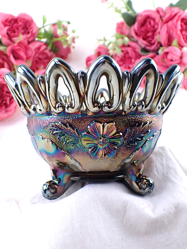 ＜アメリカ製＞1920年代：CARNIVAL GLASS（カーニバルガラス）幻想的な輝き♪素晴らしいデザインの工芸品のような足つきボウル:通常価格14800円→