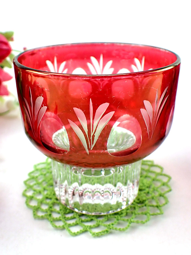 ＜英国ミッドセンチュリー＞赤と透明の優雅なコラボレーション♪ルビーガラスがきれいな光のグラス