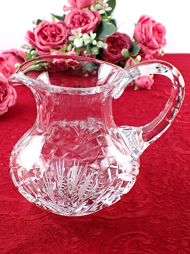 １９３０年代：リーフデザインの彫りの深いカットガラスがきれい♪とても分厚いクリスタルガラスのウォータージャグ