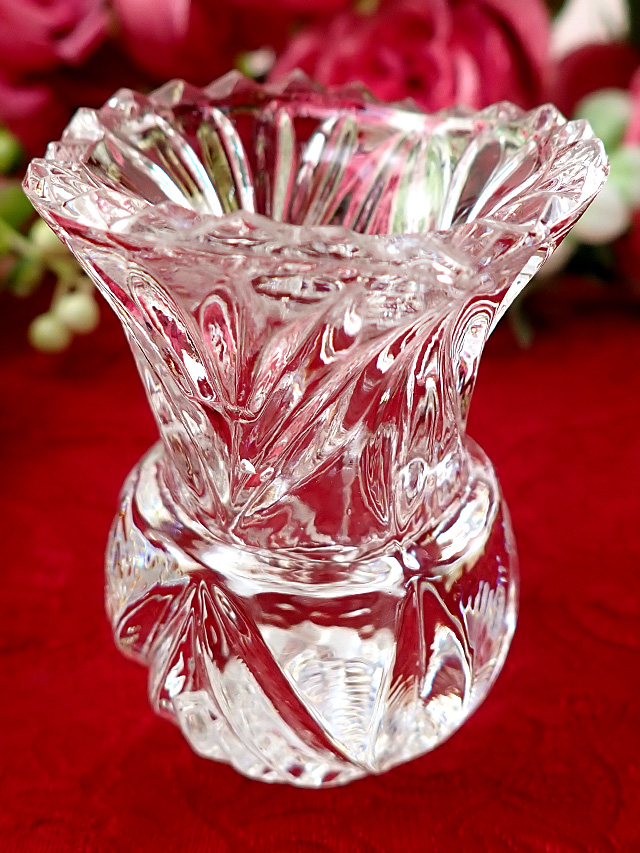 ＜英国ミッドセンチュリー＞お花模様が美しいガラス細工♪ぽったりとしたクリスタルガラスのスモールフラワーベース