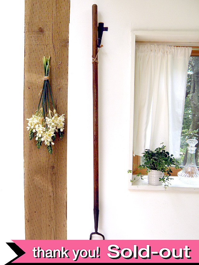 ＜英国アンティーク農具＞１９２０年代：いいお味になったアイアンと木の珍しい農具