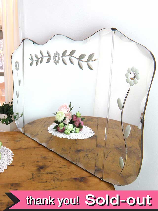 １９３０年代：お花のデザインが優雅な豪華な英国の大きなアンティークミラー