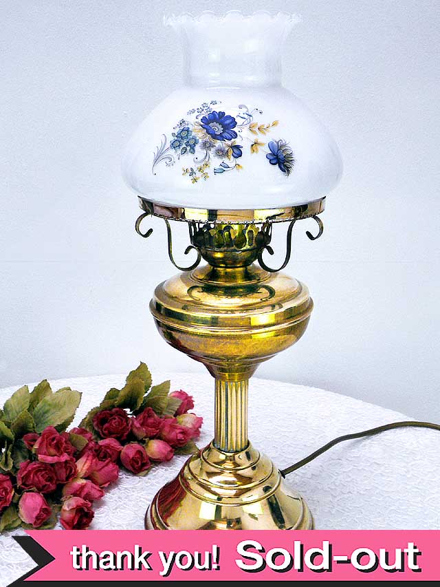 １９４０年代：真鍮と英国のお花たち♪ミルクガラスの大きなアンティークランプ