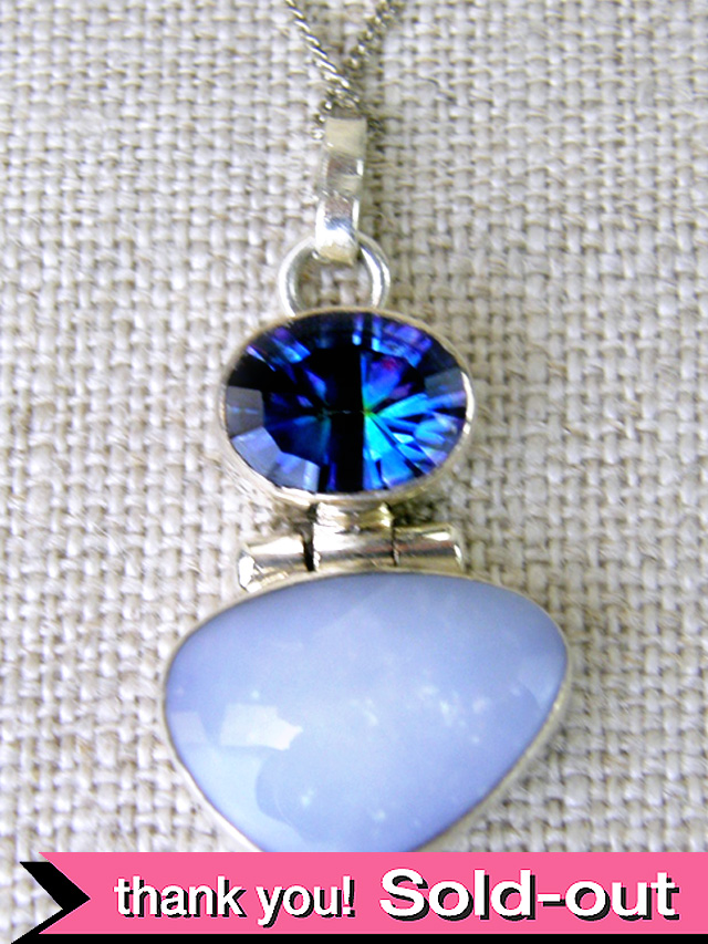 ＜英国スターリングシルバー＞１９５０年代：ブルートパーズとミルキーオパール♪銀色の輝きも美しい英国のネックレス