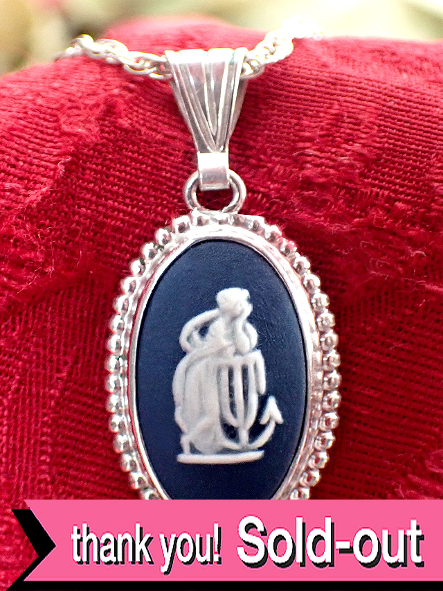 ＜英国スターリングシルバー：ウェッジウッド＞とても珍しいポートランドブルージャスパー♪優雅な女神様のネックレス「専用のお箱＆ミニパンフレット付」
