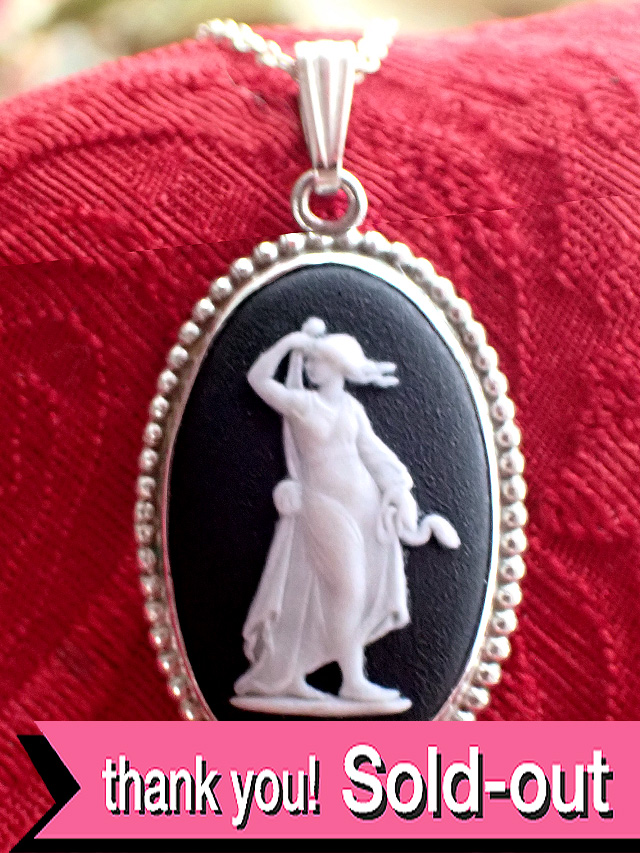 ＜英国スターリングシルバー：ウェッジウッド＞優雅な女神様♪ブラックジャスパーの銀細工が美しいネックレス