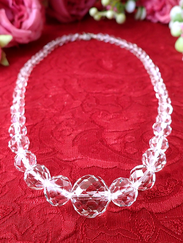 ＜英国ミッドセンチュリー＞チェーン全体が透明度の高いクリスタルガラス♪まるで氷のようにひときわ輝くアートフルな光のネックレス