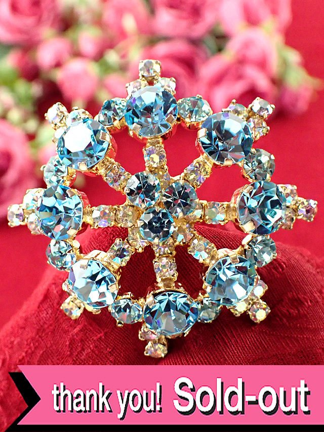 ＜英国ミッドセンチュリー＞七色の光の競演♪たくさんのクリスタルが輝く大きなお花のブローチ